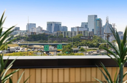 Nashville Condominio | Swiftie Suite1mile to Broadway, Rooftop lounge,5bed in lovely Downtown Nashville