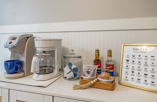 Saint Simons Island Casa | Swim, bike, relax: South Side Condo near East Beach with 4 bikes included