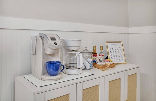 Saint Simons Island Casa | Swim, bike, relax: South Side Condo near East Beach with 4 bikes included