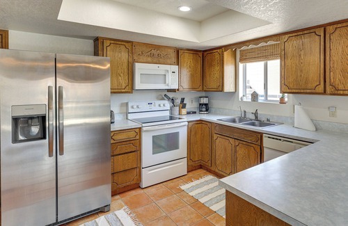 Lake Havasu City Casa | Swim, Grill & Chill: Lake Havasu City Getaway