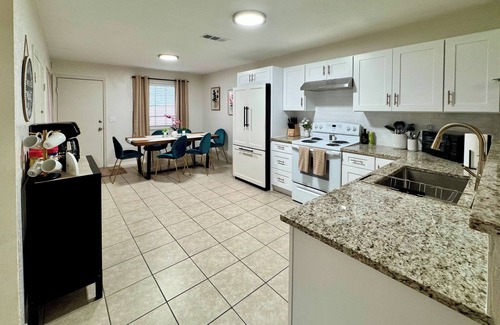 Reno Casa | Swim, Hike, Explore & Relax just minutes from lakes-beaches, nature & Ft. Worth!