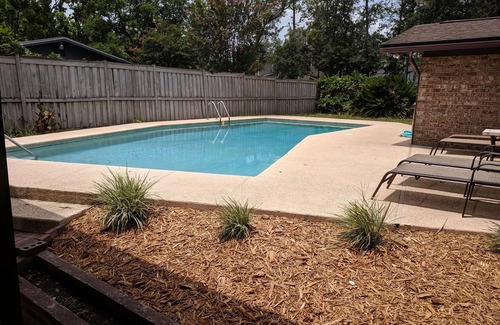 Jacksonville Casa | Hogar en un vecindario tranquilo Nadar, andar en bicicleta, kayak o relajarse en la terraza