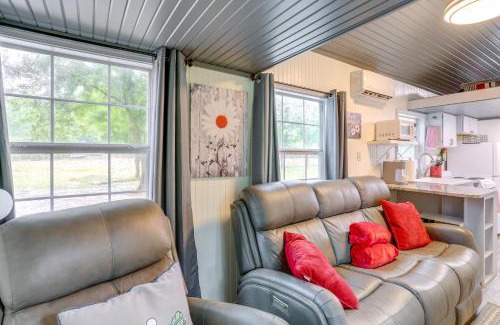 Mountain View Apartamento | Swim On-Site Riverfront Studio in Mountain View!