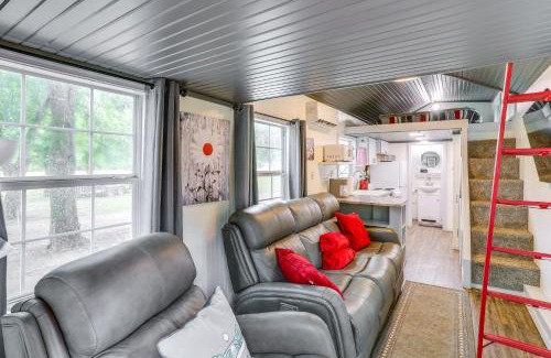 Mountain View Apartamento | Swim On-Site Riverfront Studio in Mountain View!