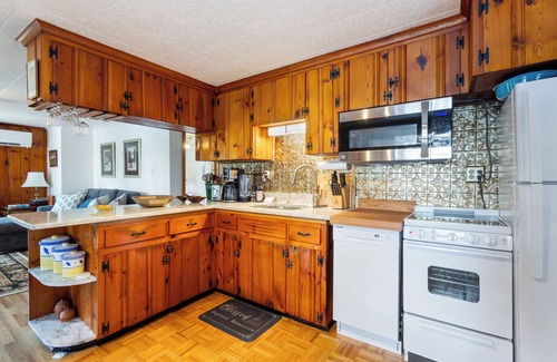 New Durham Casa | Swim, Soak, Paddle – Waterfront Getaway w/ Hot Tub