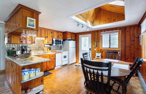 New Durham Casa | Swim, Soak, Paddle – Waterfront Getaway w/ Hot Tub