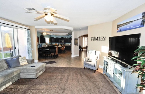 Las Vegas Casa | Swimming pool, hot tub, basketball court, putting green, family friendly