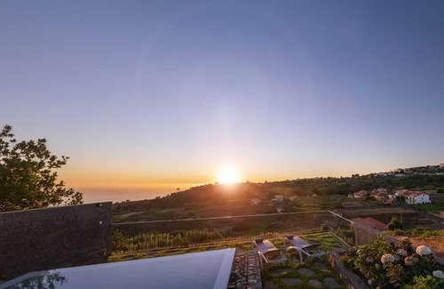 Prazeres Villa | Swimming Pool and Comfort at Fajã da Ovelha - Casa da Maloeira,