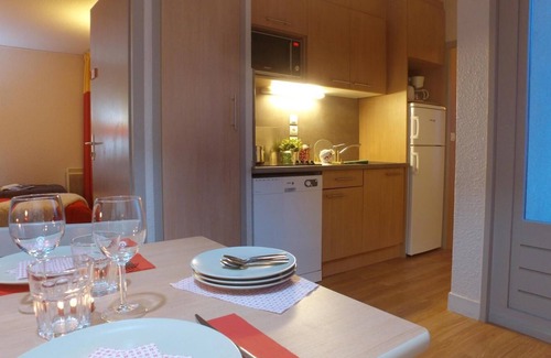Evian-les-Bains Apartamento | Piscina, sauna, terraza, balcón, tv, 52m², Thollon les Mémises