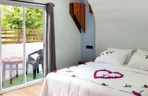 Omadhoo Casa | swims maldives