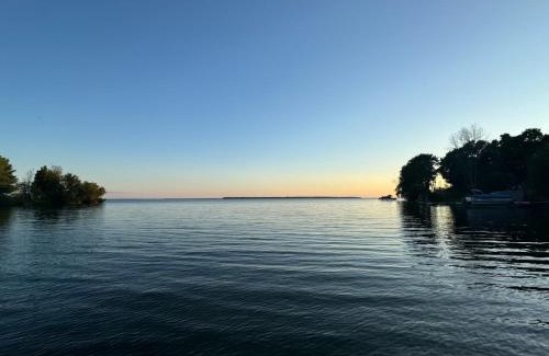 Ramara Casa | Swing Bridge Cottage on Lake Simcoe - Waterfront
