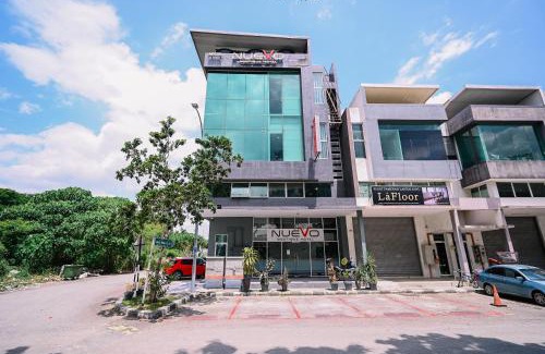Taman Sri Muda Hotel | Swing & Pillows - Kota Kemuning Selangor