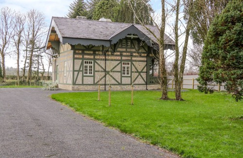 Mohill Cabaña | SWISS COTTAGE, character holiday cottage in Mohill, County Leitrim