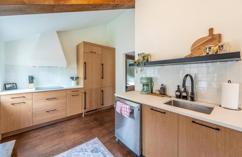 Golden Chalet De Esquí | Swiss Legacy Chalet: Adventure & Mountain Views