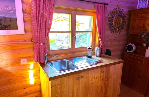 Sigriswil Cabina | SwissHut Idyllic Farm Cabin - Chalet Grabenmühle 1