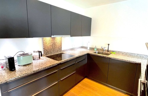Unterseen Apartamento | SwissHut Modern 10min Interlaken West Station - Apart. Blume 1
