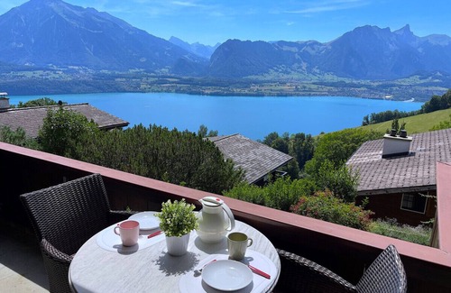 Goldiwil Apartamento | SwissHut Stunning Views Alps & Lake - Apart. Ringold Down