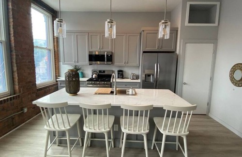 Over-the-Rhine Apartamento | SWIZZLE: Explore OTR/Downtown from Rhinegeist