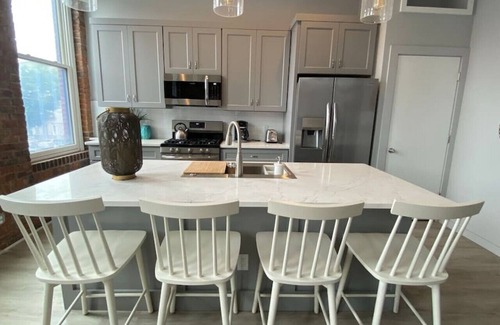 Over-the-Rhine Apartamento | SWIZZLE: Explore OTR/Downtown from Rhinegeist