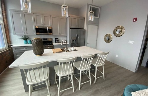 Over-the-Rhine Apartamento | SWIZZLE: Explore OTR/Downtown from Rhinegeist