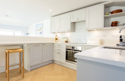 Rhosneigr Casa | Swn Y Bae - Family-Friendly Sea View Holiday Home