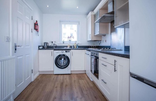 Llanelli Casa | Swn Y Mor - 4 Bedroom Holiday Home - Llanelli