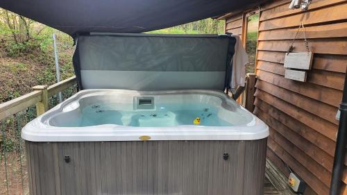 Battle Chalet De Esquí | Swn Y Nant Lodge with hot tub Brecon