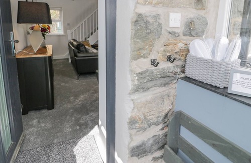 Tanygrisiau Cabaña | SWN YR AFON, family friendly, with open fire in Blaenau Ffestiniog