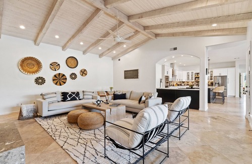 North Scottsdale Casa | Luxury-Pickleball-Volleyball-Tennis-Basketball-Pool-Spa-Games