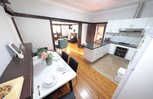 Concord Casa | Sydney concord 4 Bed 3 bath close Burwood