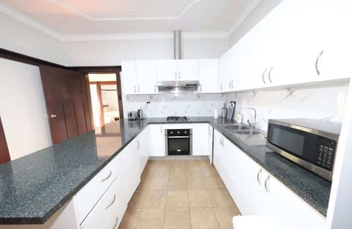 Concord Casa | Sydney concord 4 Bed 3 bath close Burwood