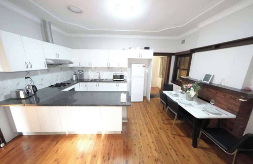 Concord Casa | Sydney concord 4 Bed 3 bath close Burwood