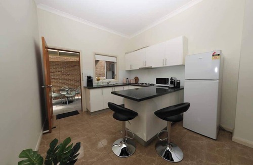 Concord Casa | Sydney Concord Modern 2 bedroom sleeps 6 guests
