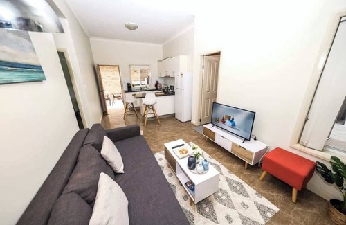 Concord Casa | Sydney Concord Modern 2 bedroom sleeps 6 guests