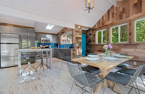 Guerneville Cabina | Sydney's Retreat: Treetop Paradise! Enchanting & Stylish! HtTb/Pup/WiFi