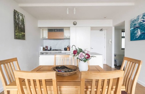 Crows Nest Apartamento | Sydney Urban Oasis Balcony Views and BBQ