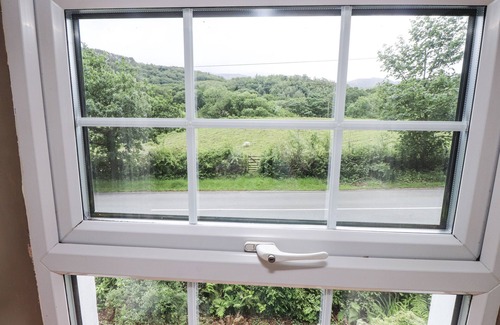 Beddgelert Cabaña | SYGUN COTTAGE, pet friendly, with open fire in Nant Gwynant
