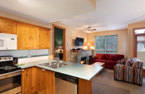 Village North Condominio | Symphony by Whistler Premier