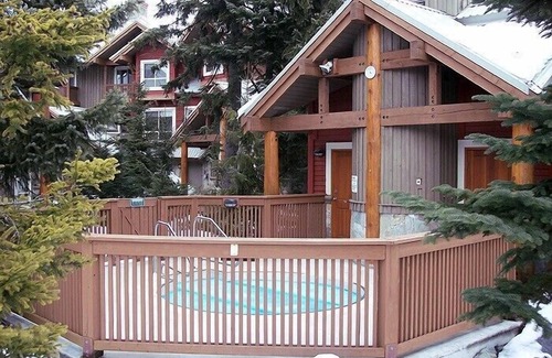 Village North Condominio | Symphony by Whistler Premier