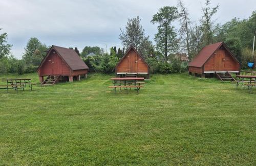 Goniadz Otro | SZAŁASY drewniane nad rzeką BIEBRZA