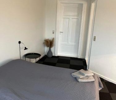 Tonder Apartamento | Tønders bedste udsigt et værelse stue spisestue køkken badeværelse