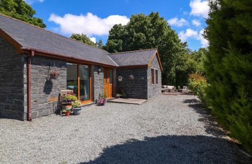 Llanddaniel Fab Casa | Tŷ Gareg