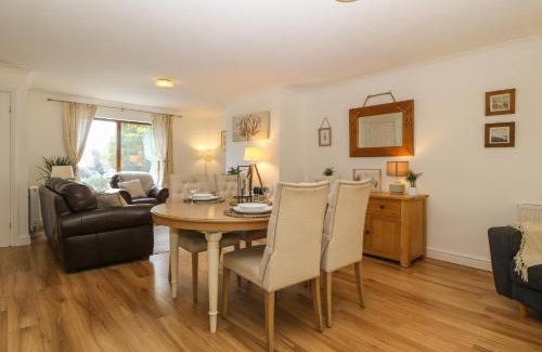 Llanddaniel Fab Casa | Tŷ Gareg