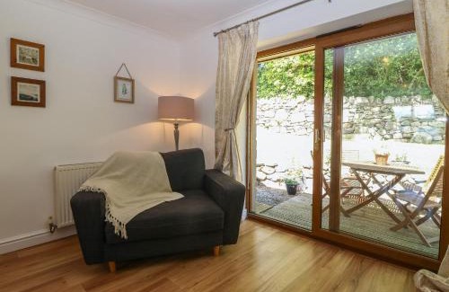 Llanddaniel Fab Casa | Tŷ Gareg