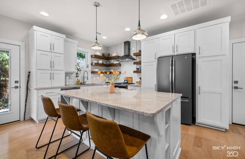 Bentonville Casa | TᕼE ᒍᑌᑎIᑭEᖇ- Ace location between Coler & Slaughter Pen