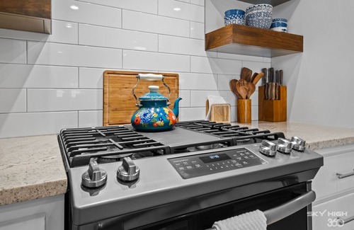 Bentonville Casa | TᕼE ᒍᑌᑎIᑭEᖇ- Ace location between Coler & Slaughter Pen