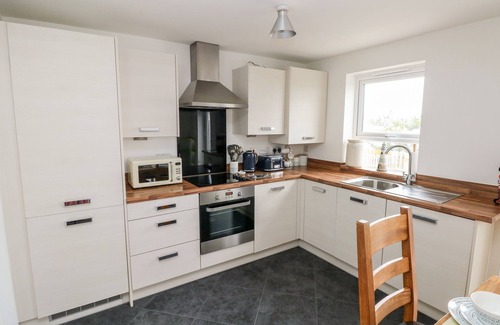 Ogmore-by-Sea Cabaña | T? GLAS, pet friendly, country holiday cottage in St Brides Major
