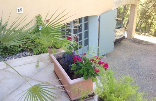 Esparron-de-Verdon Apartamento | T1 encantador clasificado *** en la planta baja de la villa con jardín y piscina, acceso privado al lago
