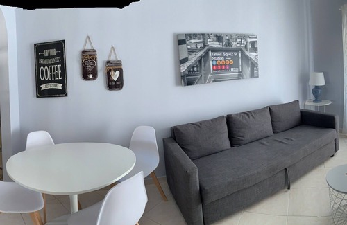 Bernarda Casa | T1 con wifi de fibra. Smart tv, parking privado a 200m de la playa.