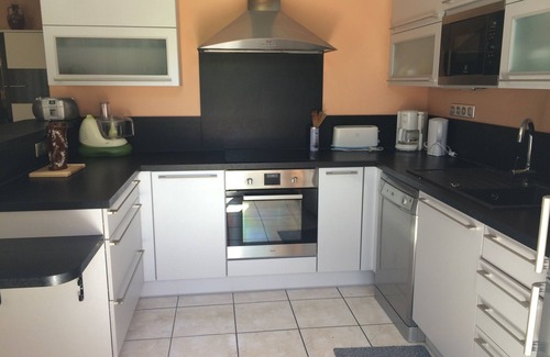 Rodez Apartamento | T2 a 5 minutos del centro, garaje y parking privado.